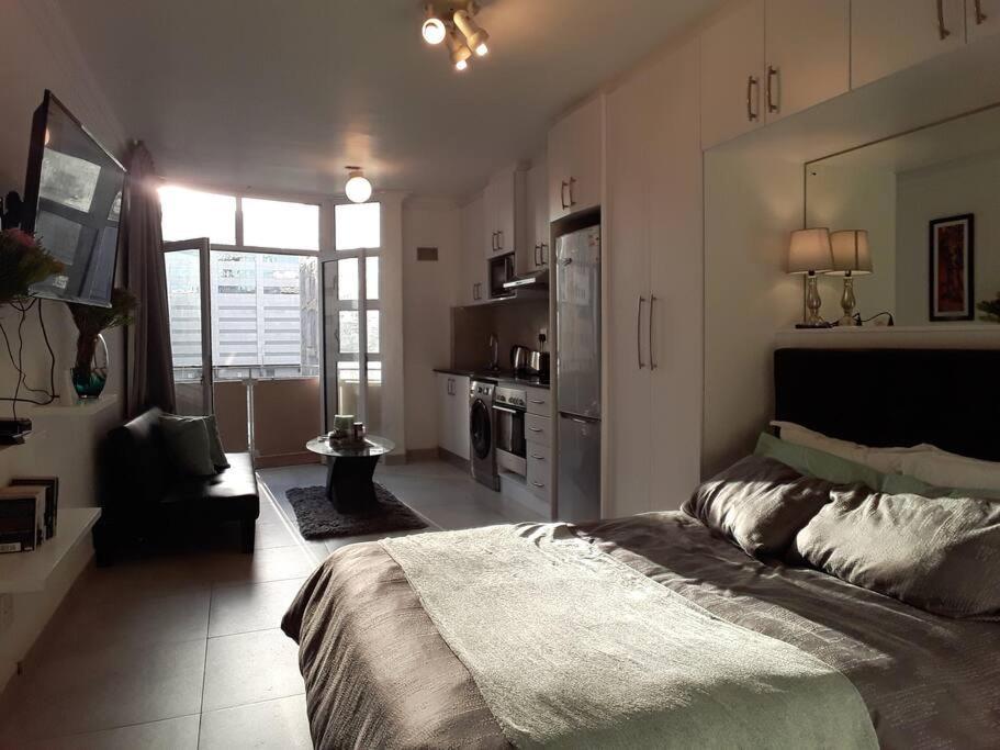 36 Hydepark Apartment *